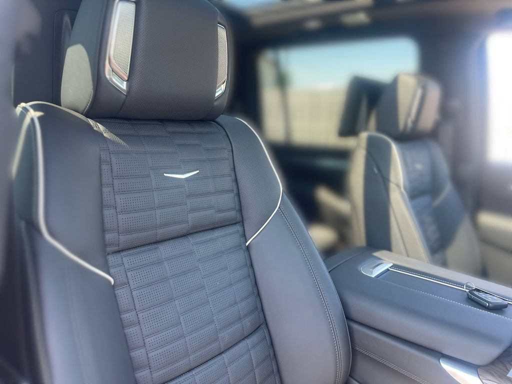New 2026 Cadillac Escalade ESV Platinum Sport w/ LPO, ONYX Package AWD/4WD image 34