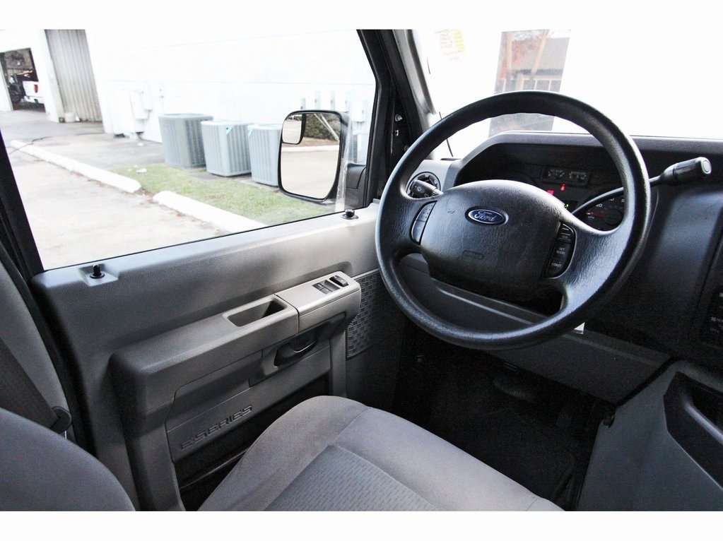 Used 2013 Ford E-350 and Econoline 350 XLT image 6