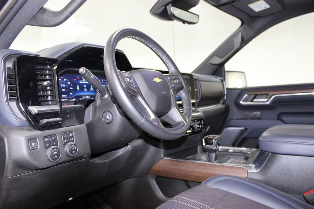 Used 2023 Chevrolet Silverado 1500 High Country w/ Technology Package AWD/4WD image 19