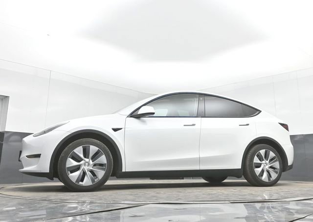 Used 2023 Tesla Model Y Long Range image 30