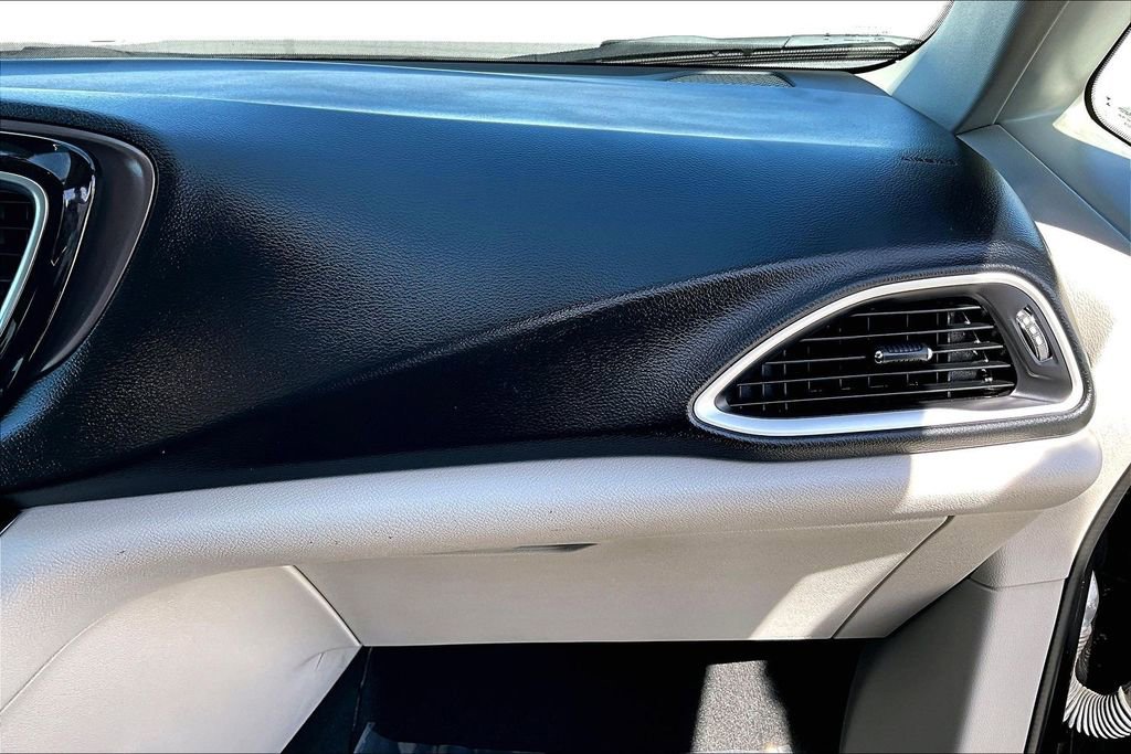 Certified 2024 Chrysler Voyager LX image 17