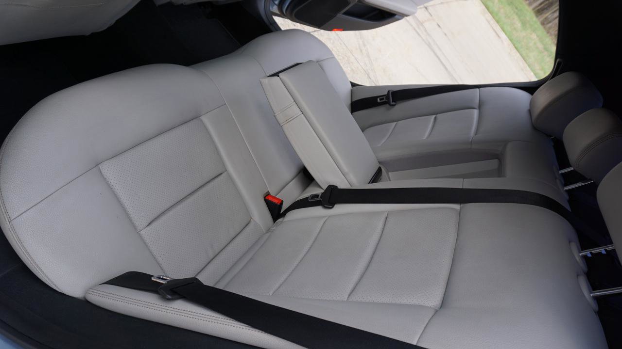 Used 2013 Mercedes-Benz E 350 BlueTEC Sedan image 16