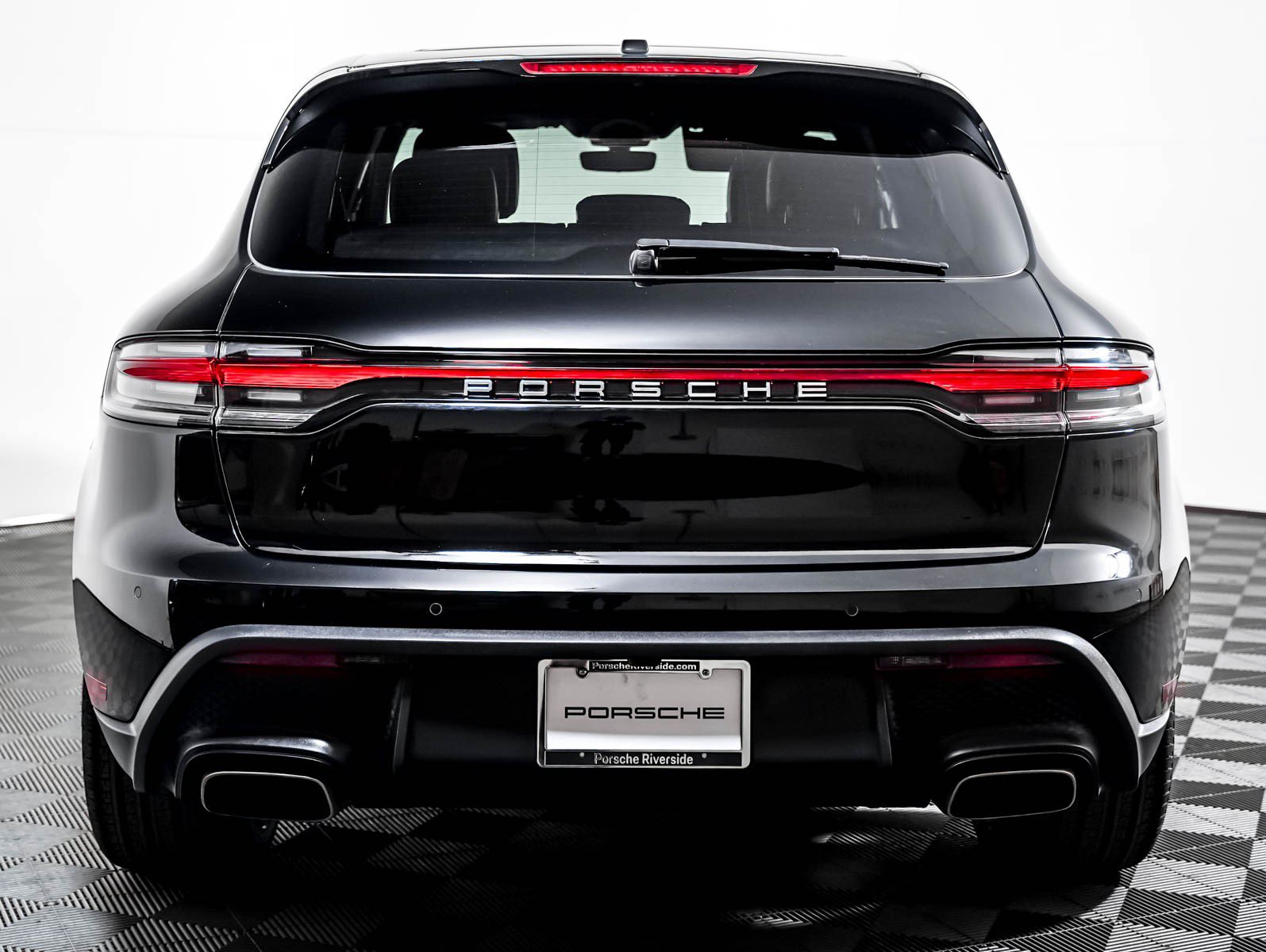 Certified 2024 Porsche Macan AWD/4WD image 11