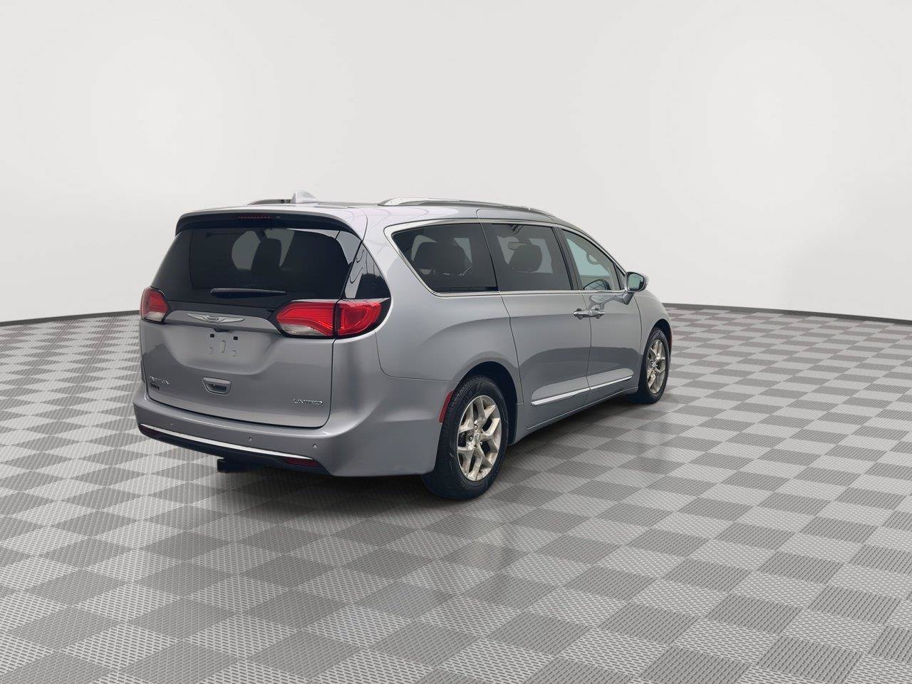 Used 2018 Chrysler Pacifica Limited FWD image 41