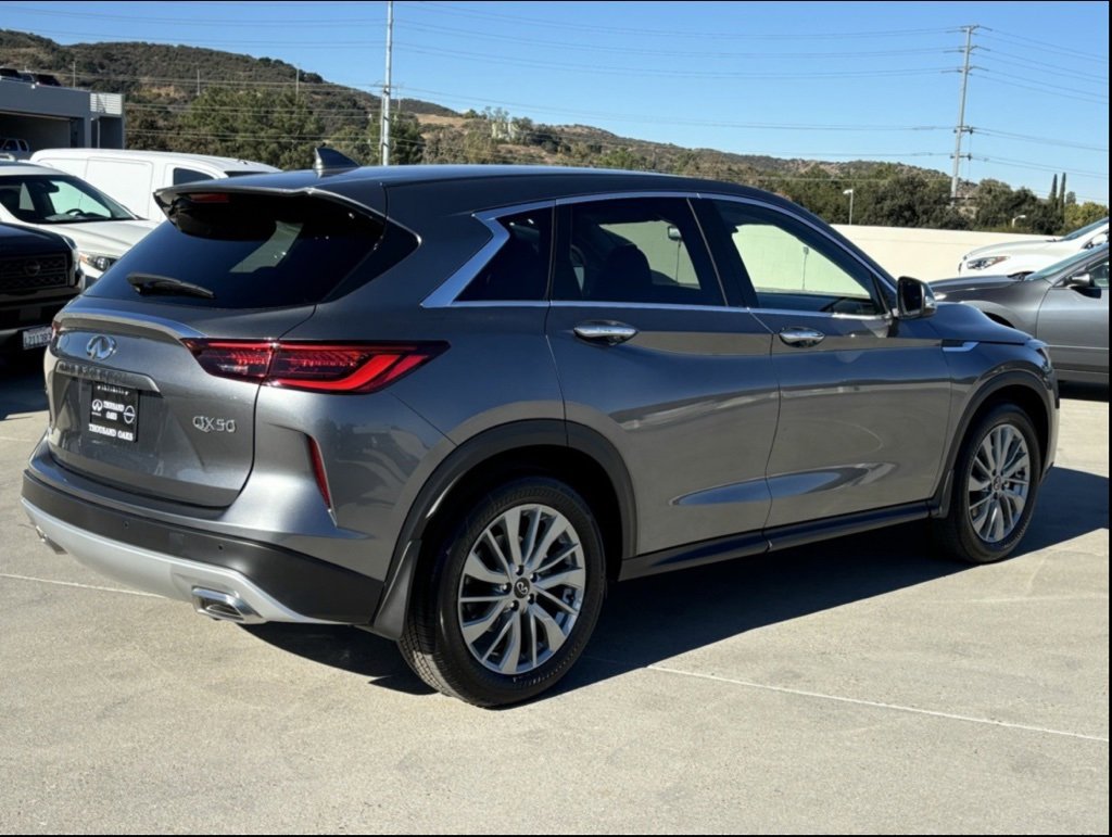 New 2025 INFINITI QX50 Pure image 3