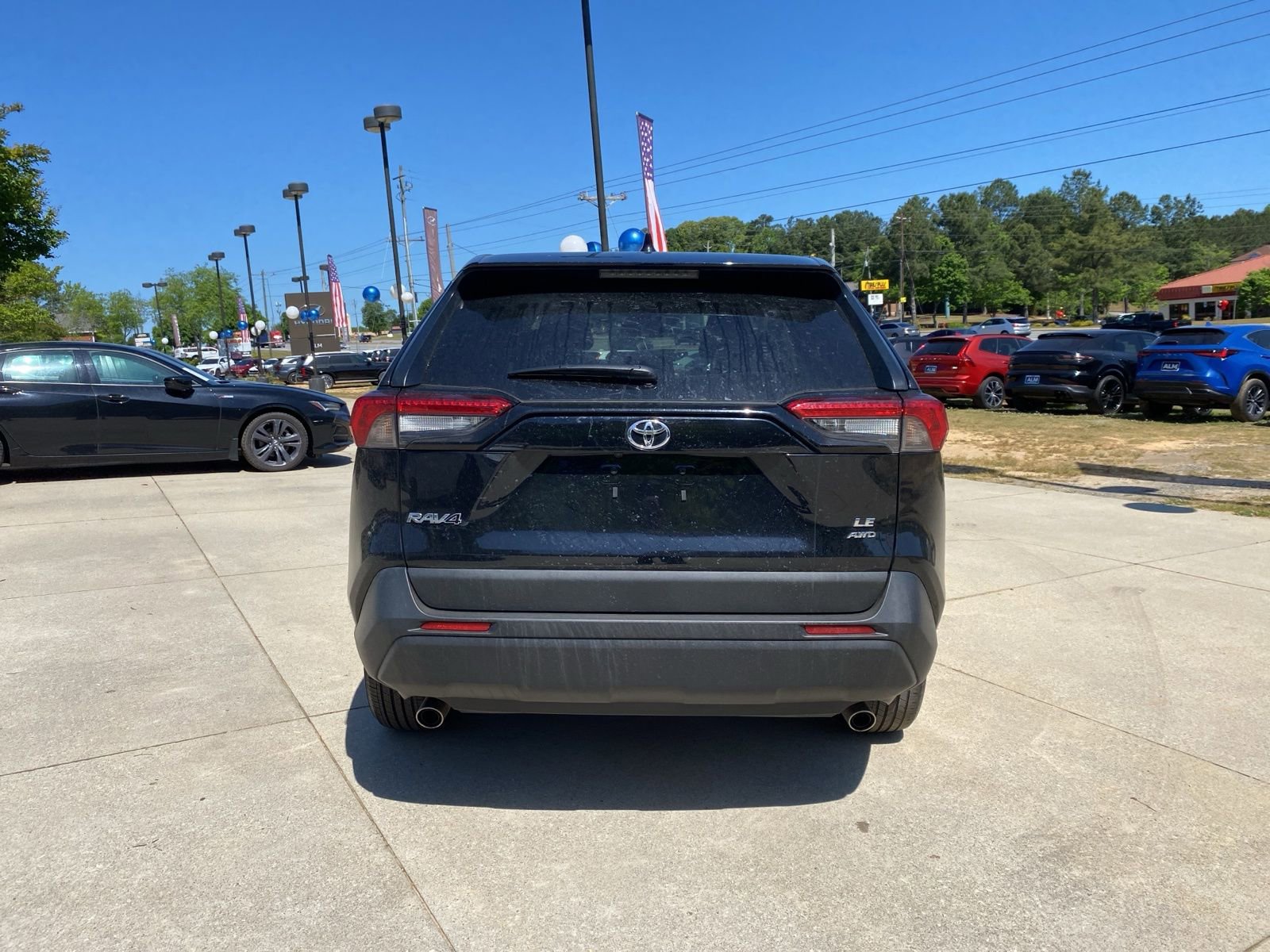 Used 2025 Toyota RAV4 LE AWD/4WD image 5