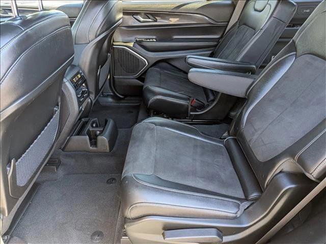 Used 2022 Jeep Grand Cherokee L Laredo image 15