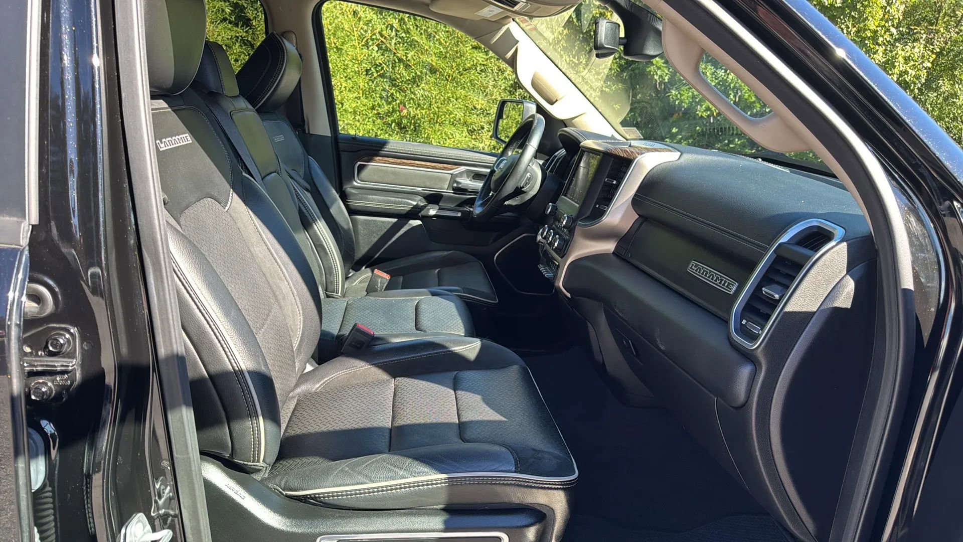 Used 2019 RAM 1500 Laramie image 12