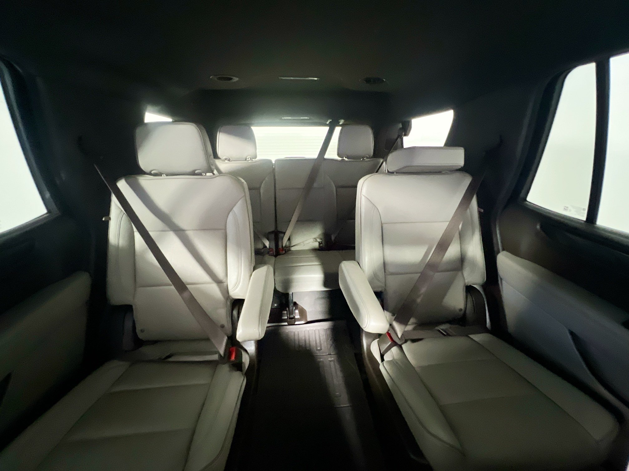 Used 2025 GMC Yukon Elevation RWD image 32