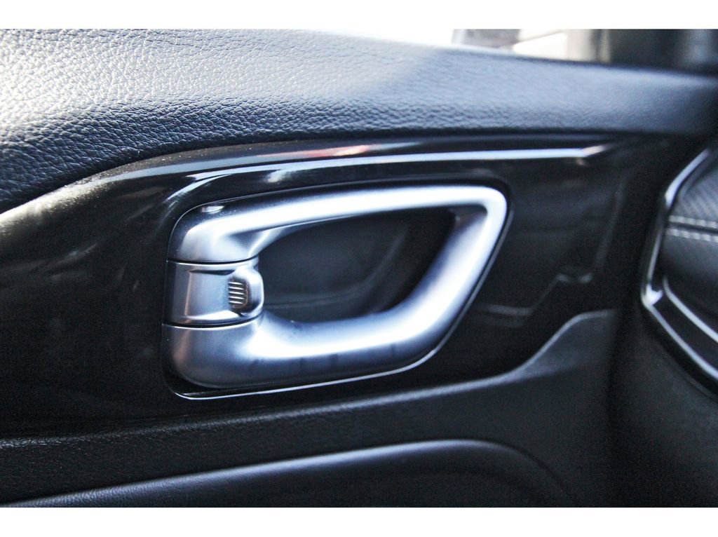 Used 2023 Jeep Compass Latitude AWD/4WD image 16