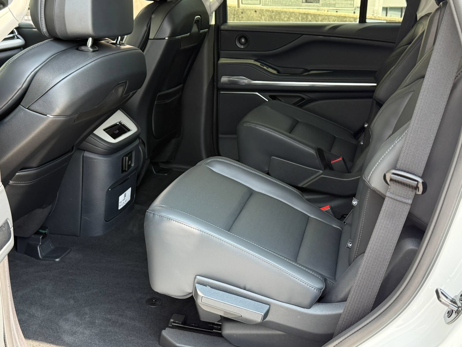 New 2027 Lincoln Navigator Premiere AWD/4WD image 21
