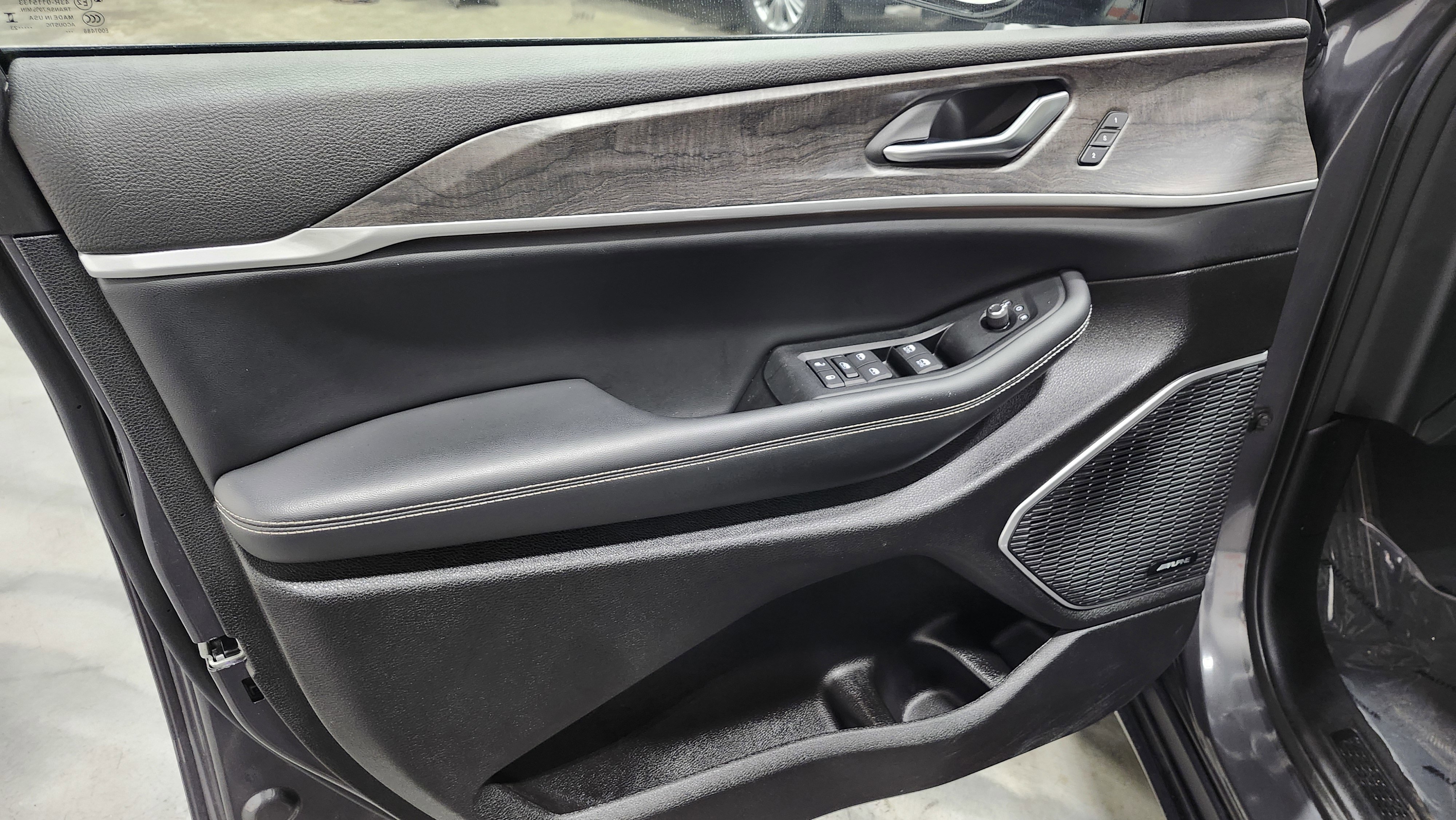 Used 2023 Jeep Grand Cherokee 4WD 4xe image 27