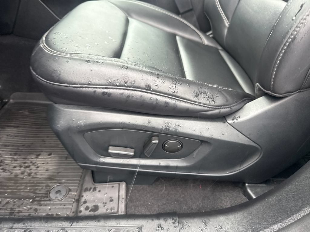 Used 2024 Ford Explorer XLT w/ Equipment Group 202A AWD/4WD image 32