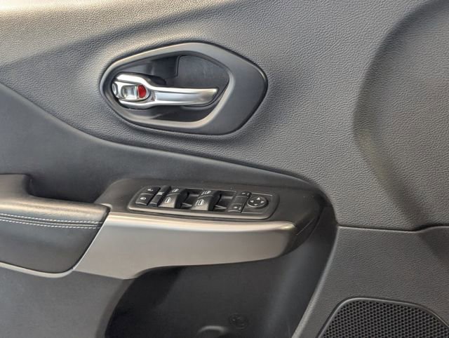 Used 2019 Jeep Cherokee Latitude Plus image 26