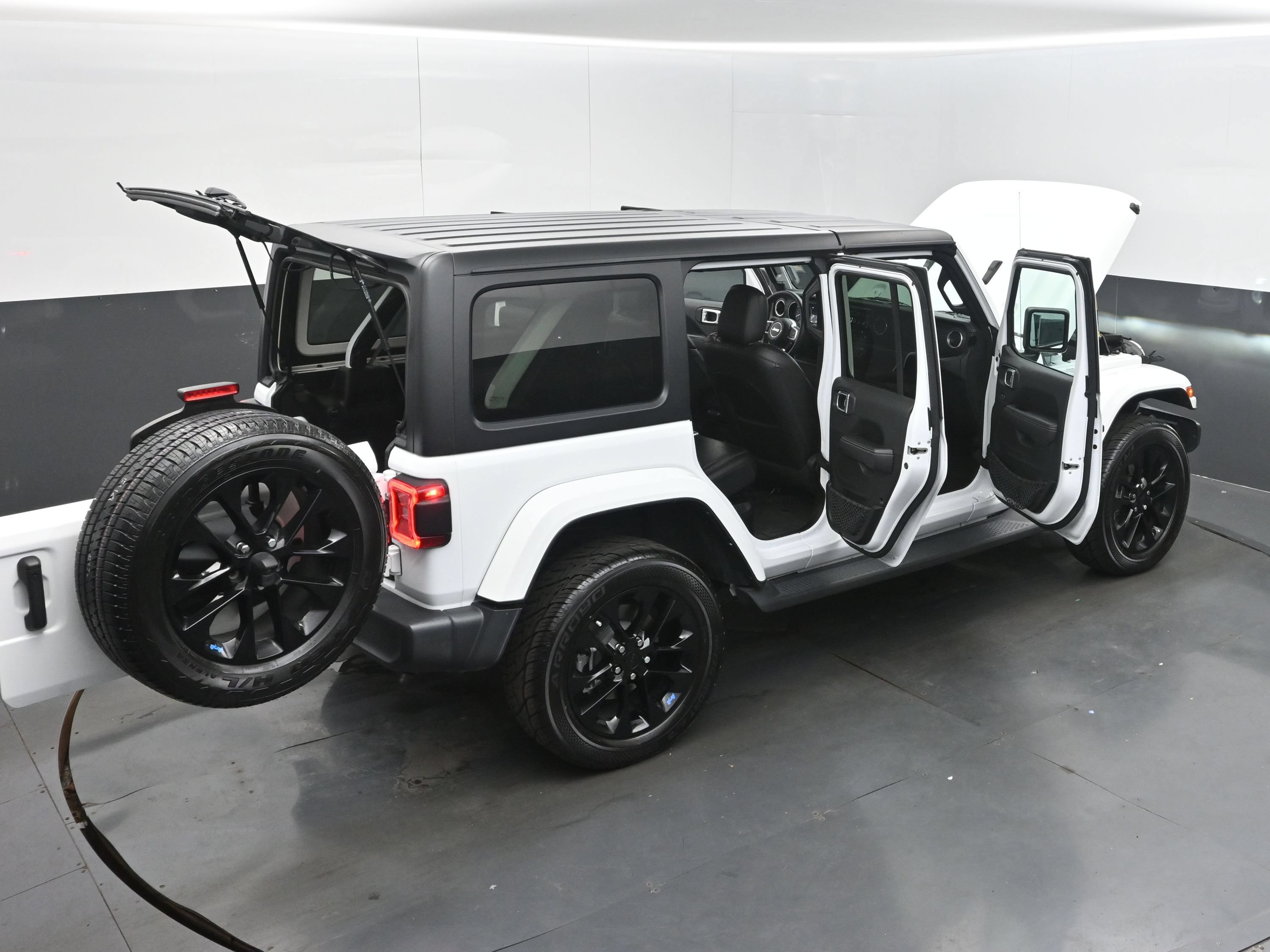 Used 2022 Jeep Wrangler Unlimited Sahara AWD/4WD image 46