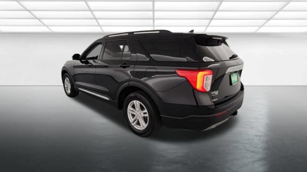 Used 2022 Ford Explorer XLT w/ Equipment Group 202A AWD/4WD image 6