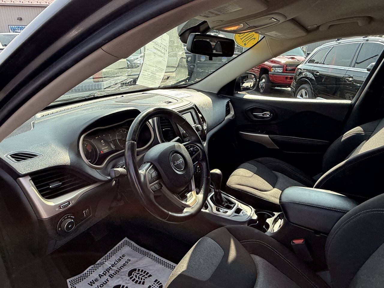 Used 2018 Jeep Cherokee Latitude w/ Altitude Package FWD image 10