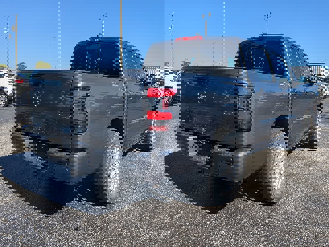 Used 2022 Nissan Frontier SV image 4