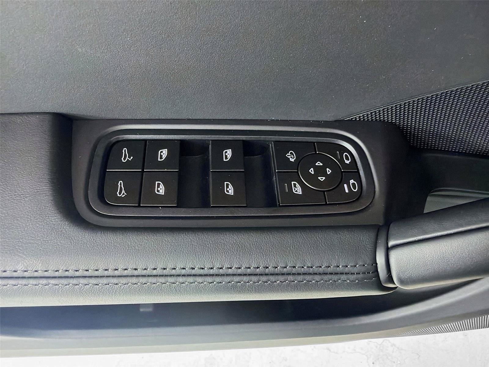 New 2026 Porsche Cayenne S AWD/4WD image 8