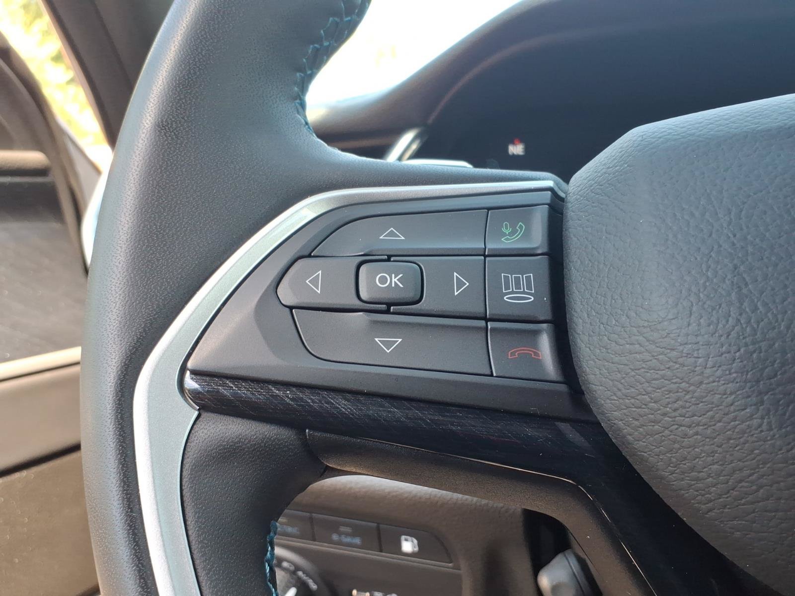Certified 2023 Jeep Grand Cherokee Trailhawk w/ Luxury Tech Group III AWD/4WD image 23