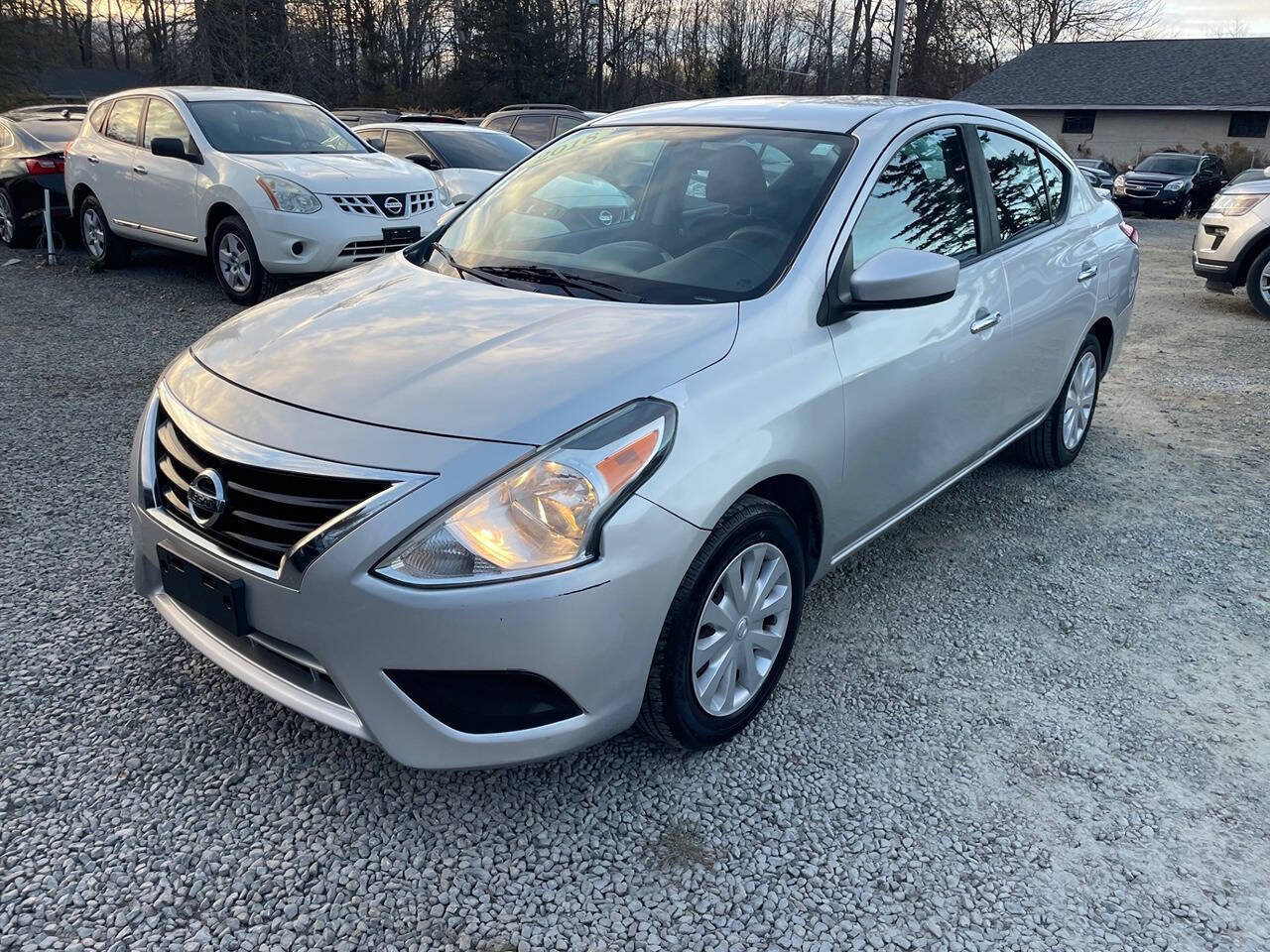 Used 2018 Nissan Versa SV FWD image 1