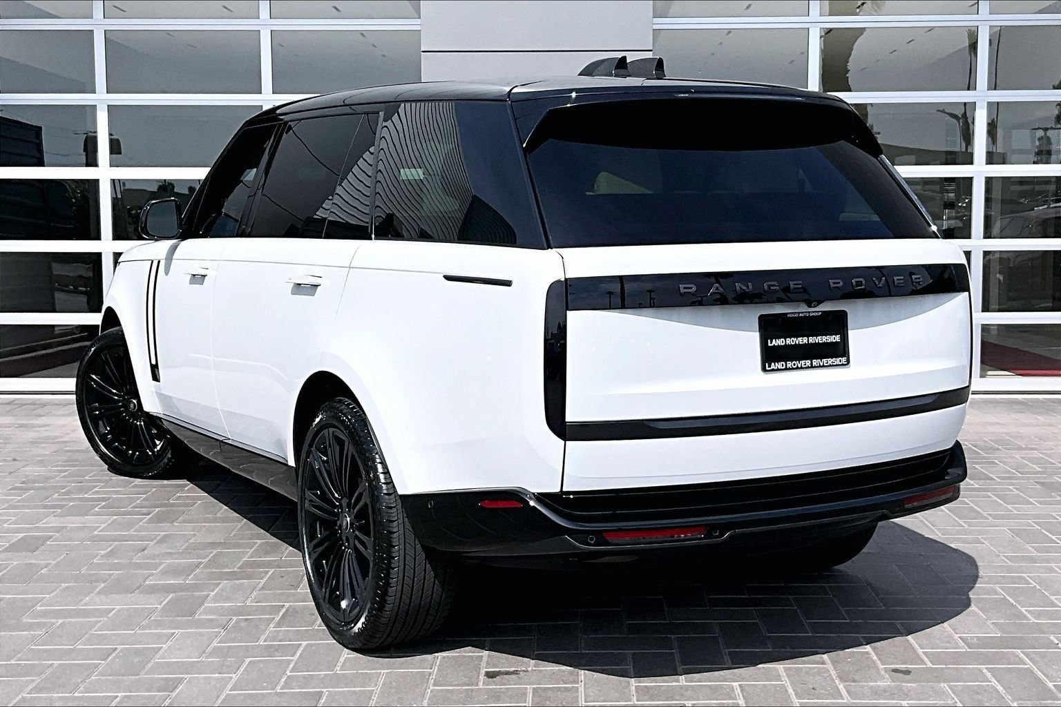Used 2024 Land Rover Range Rover Long Wheelbase SE AWD/4WD image 11