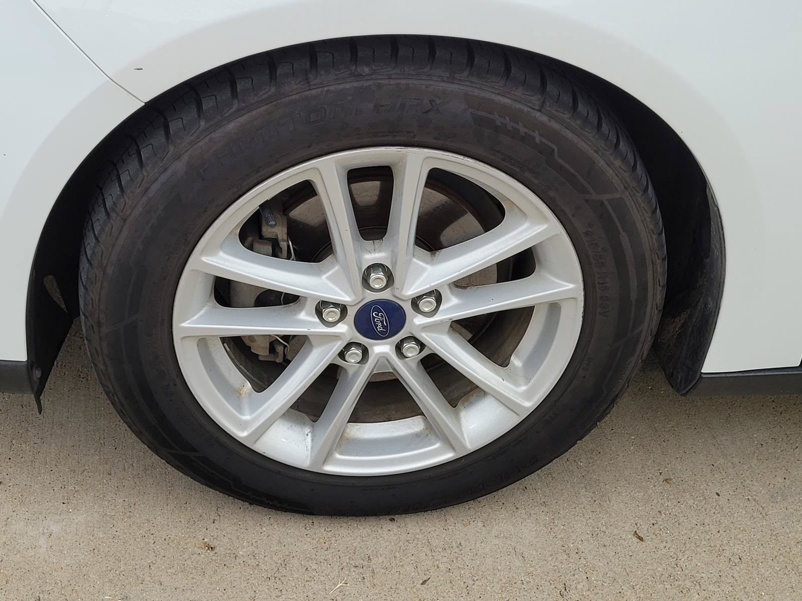 Used 2018 Ford Focus SE FWD image 2