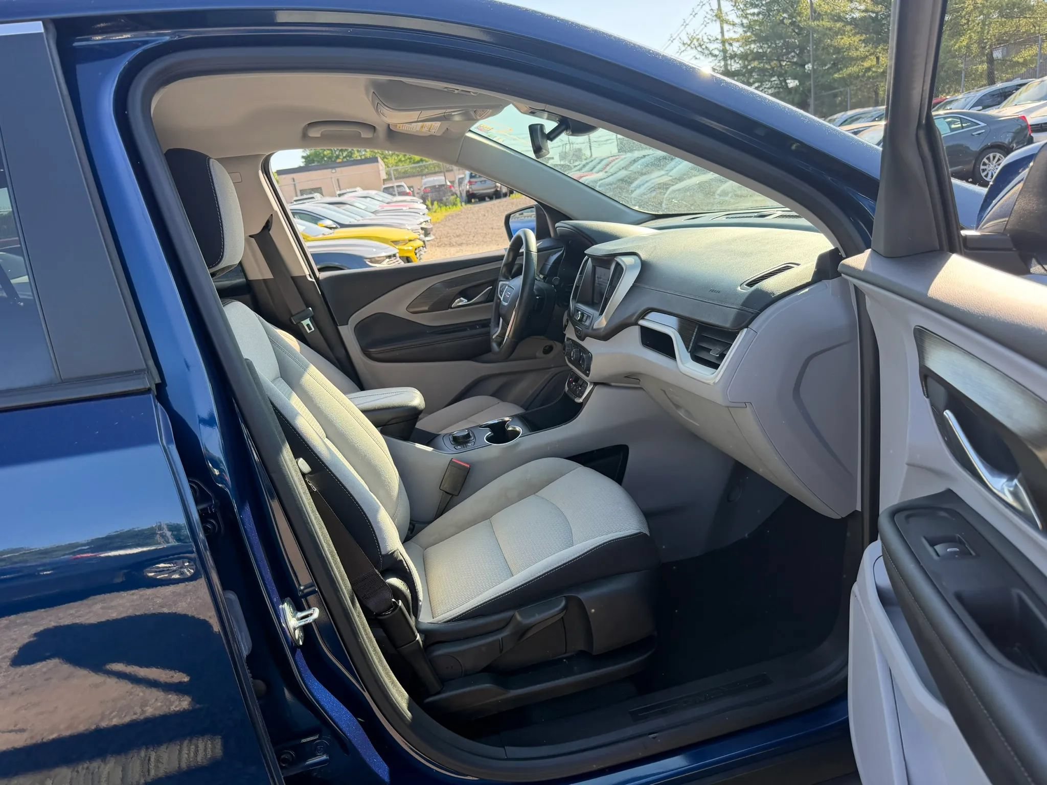 Used 2023 GMC Terrain SLE w/ Driver Convenience Package AWD/4WD image 27