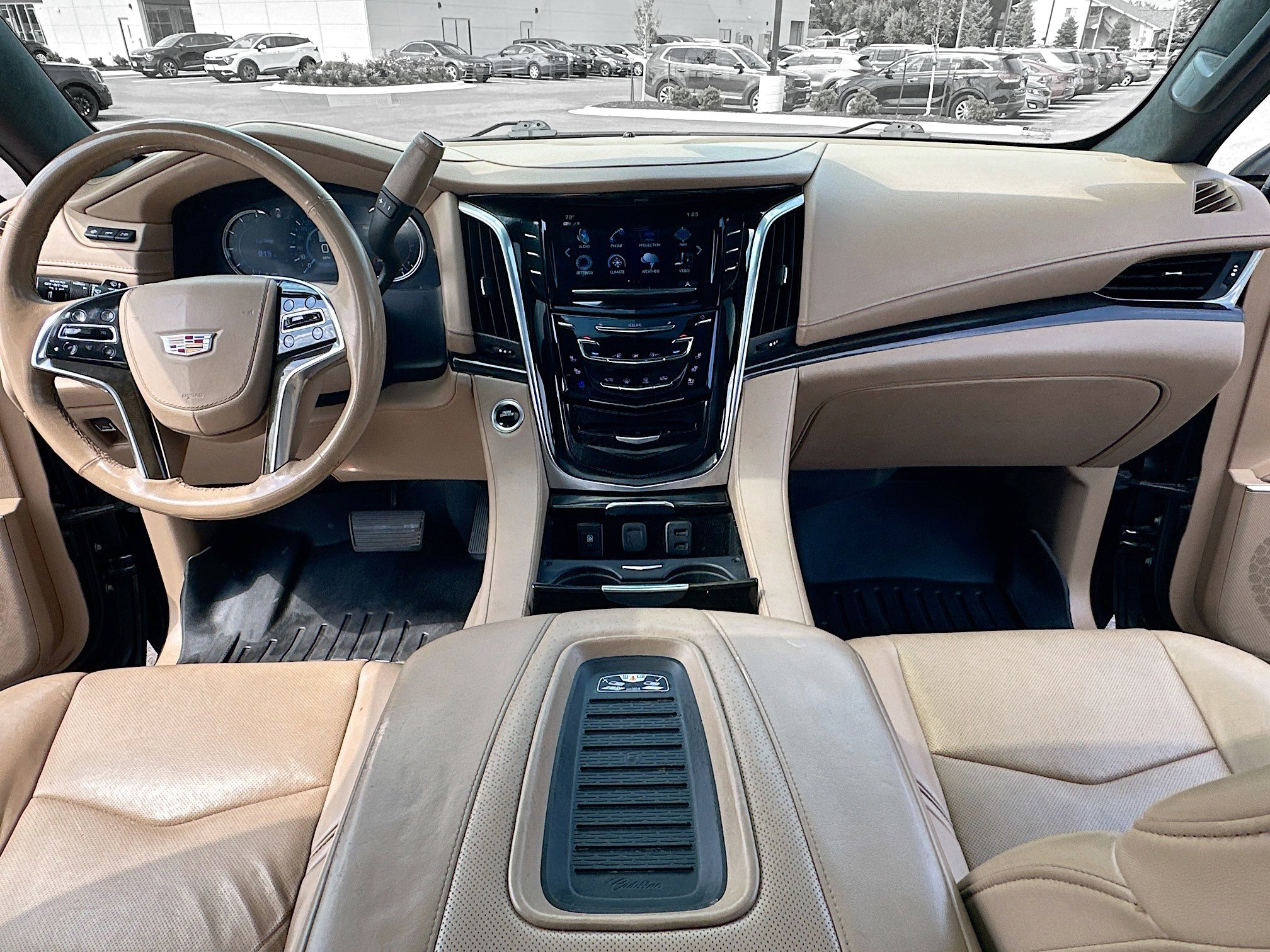 Used 2020 Cadillac Escalade Platinum image 3