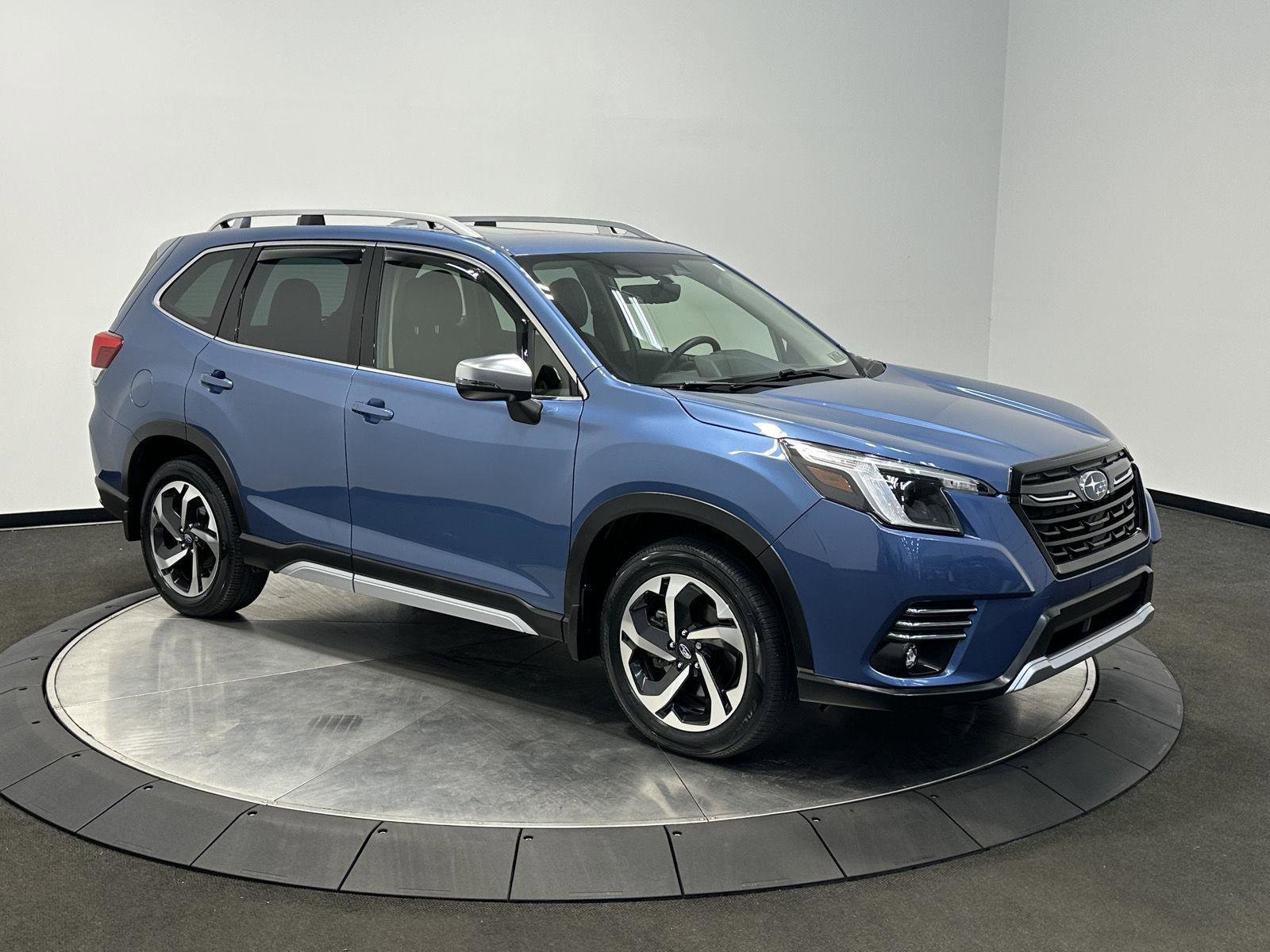 Used 2023 Subaru Forester Touring image 2