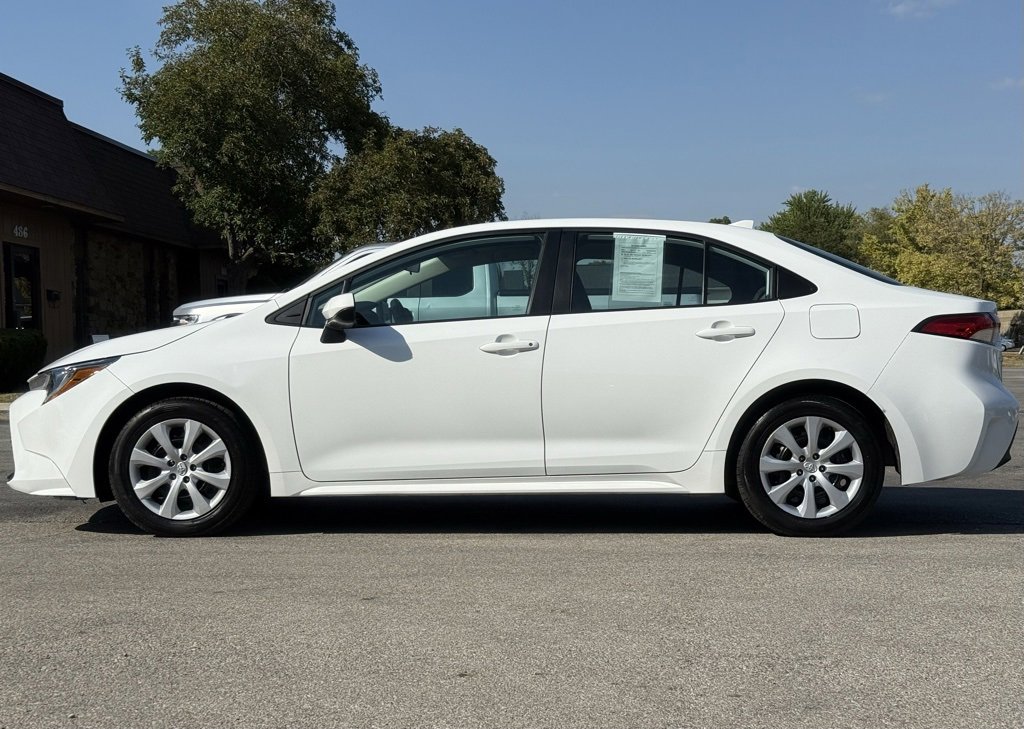 Used 2023 Toyota Corolla LE image 2