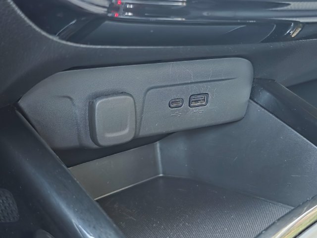 Used 2025 Chevrolet Trax LT FWD image 25