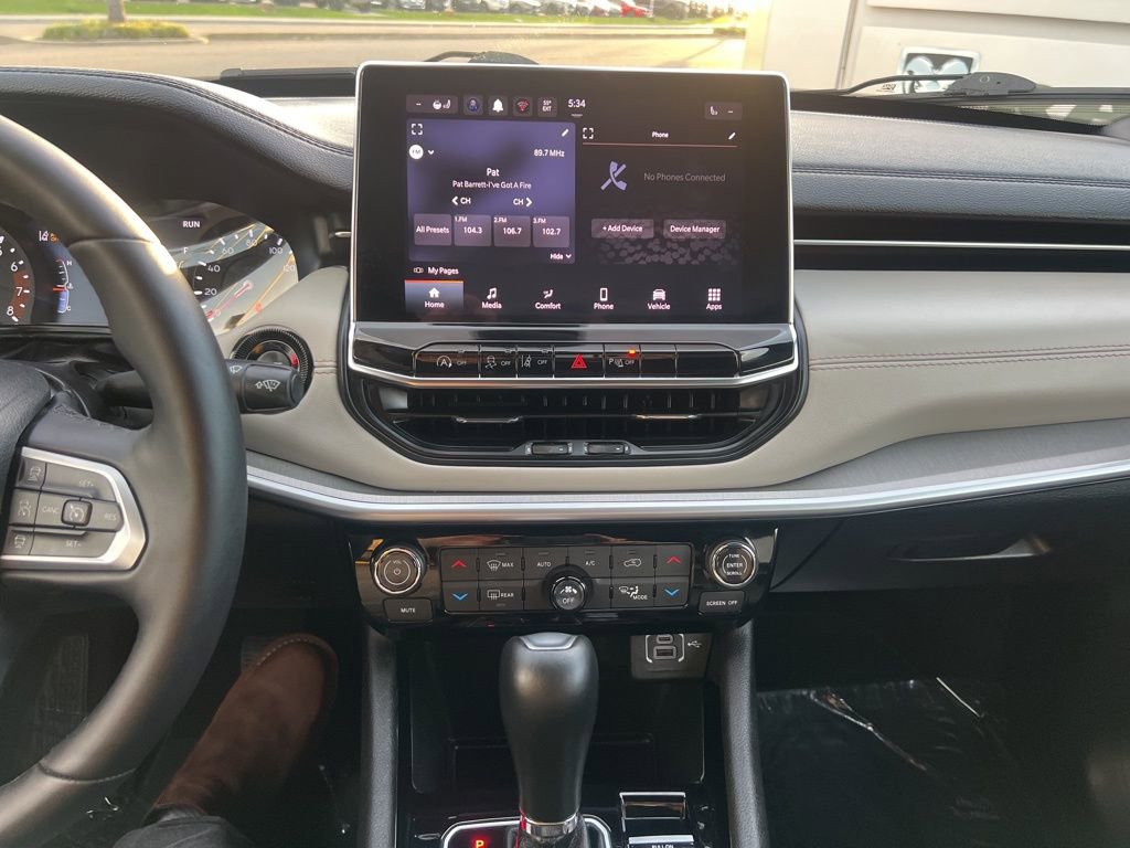 Used 2025 Jeep Compass Limited image 47