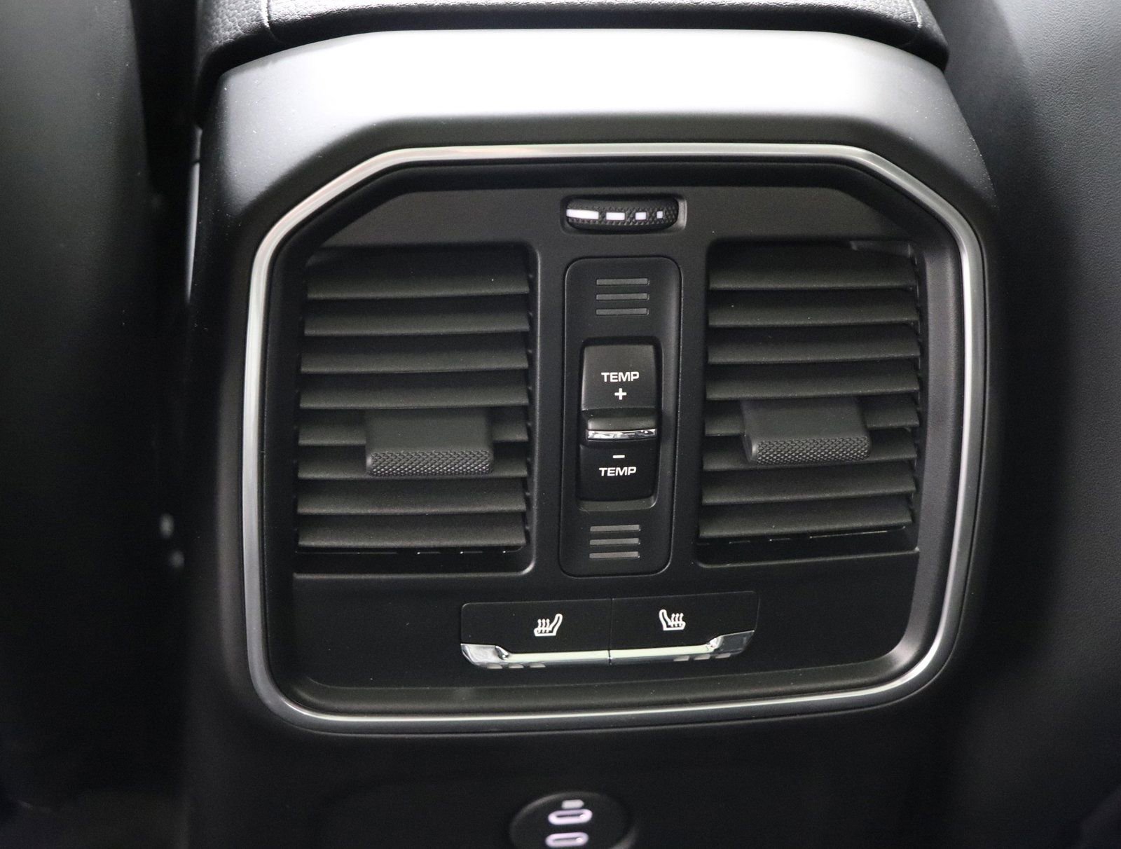 Certified 2025 Porsche Macan image 27