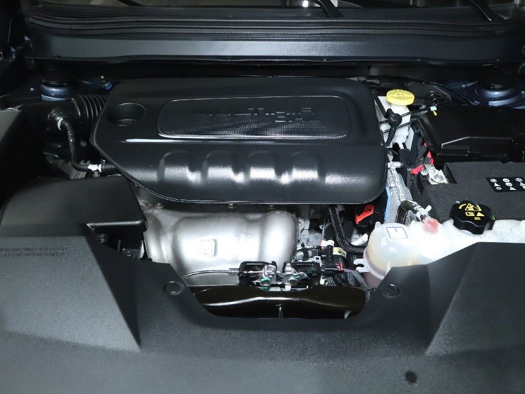Used 2019 Jeep Cherokee Latitude Plus w/ Cold Weather Group AWD/4WD image 35