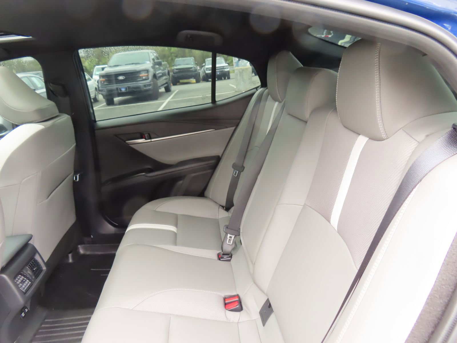 Used 2025 Toyota Camry SE w/ Multimedia Upgrade Package image 31