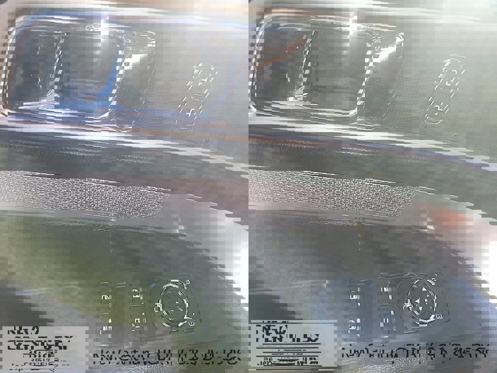 Used 2017 Ford Explorer XLT image 7