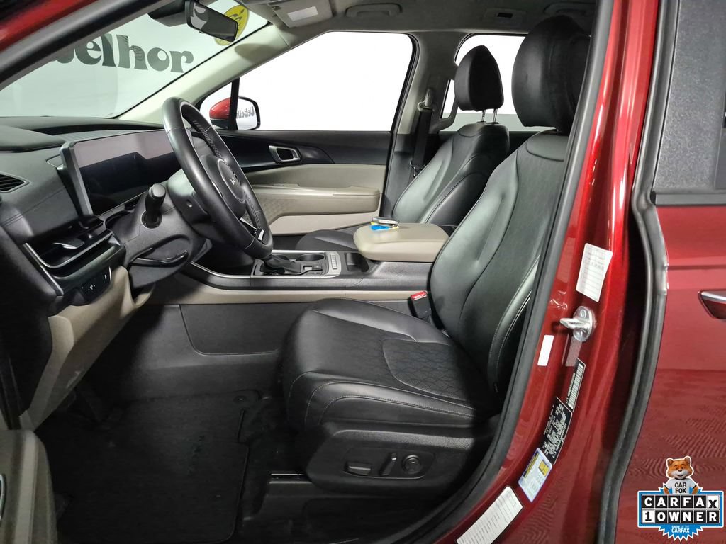 Used 2025 Kia Carnival FWD image 9
