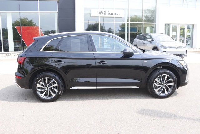 Used 2024 Audi Q5 2.0T Premium w/ Convenience Package image 2