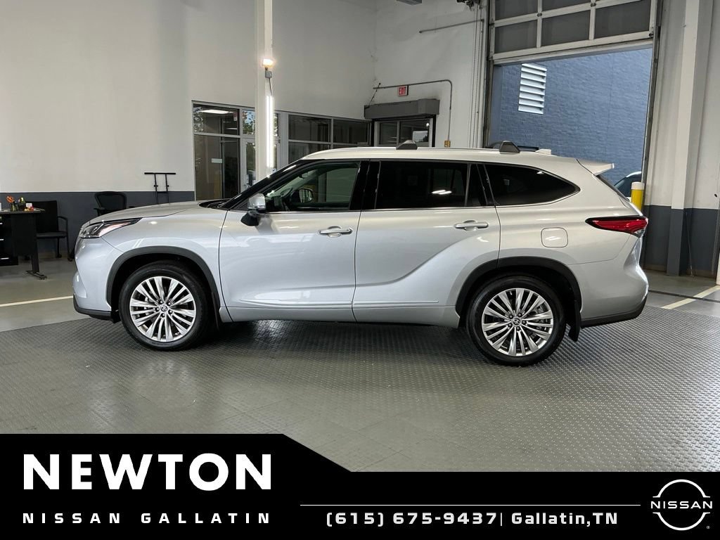 Used 2023 Toyota Highlander Platinum AWD/4WD image 3