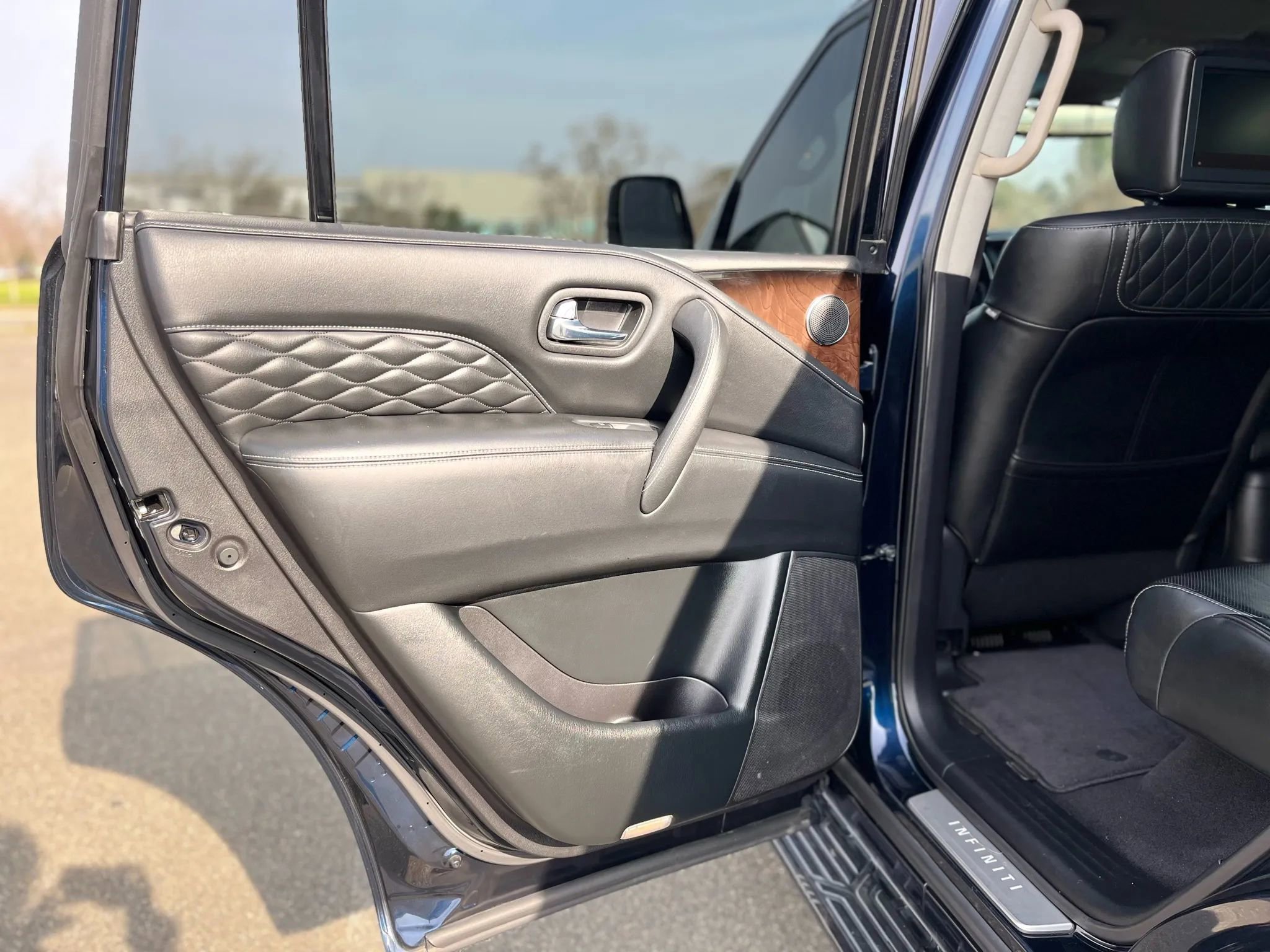 Used 2019 INFINITI QX80 Luxe w/ 22" Wheel Package image 11