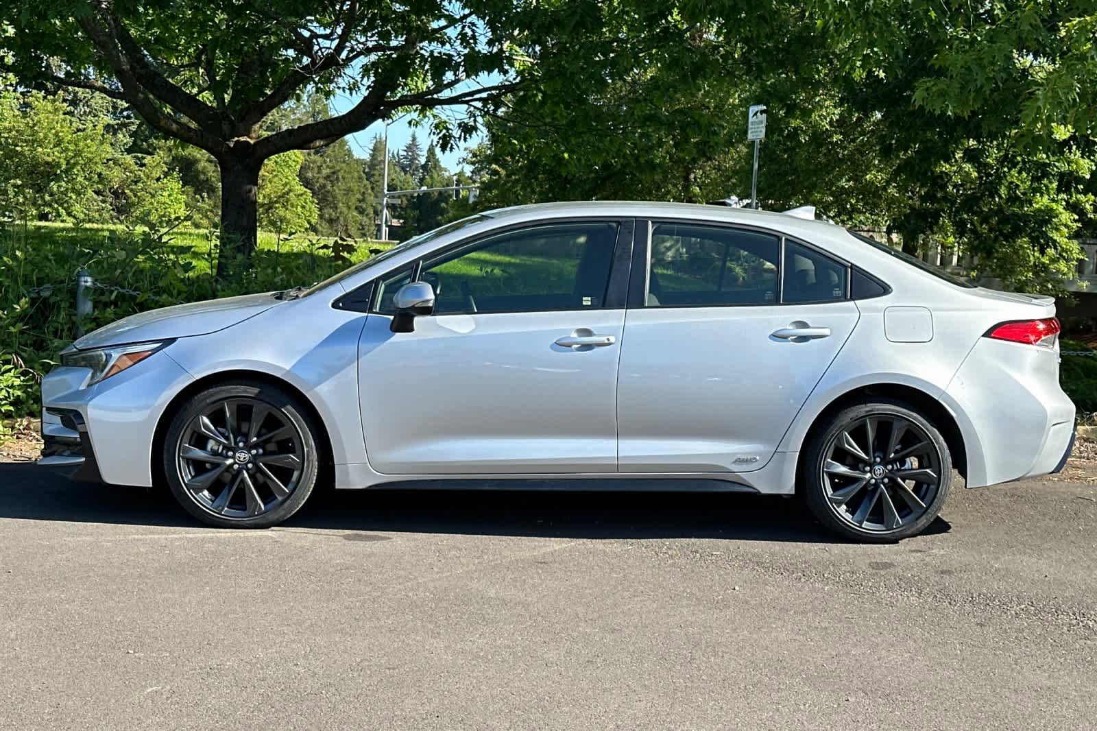 Used 2024 Toyota Corolla SE AWD/4WD image 5