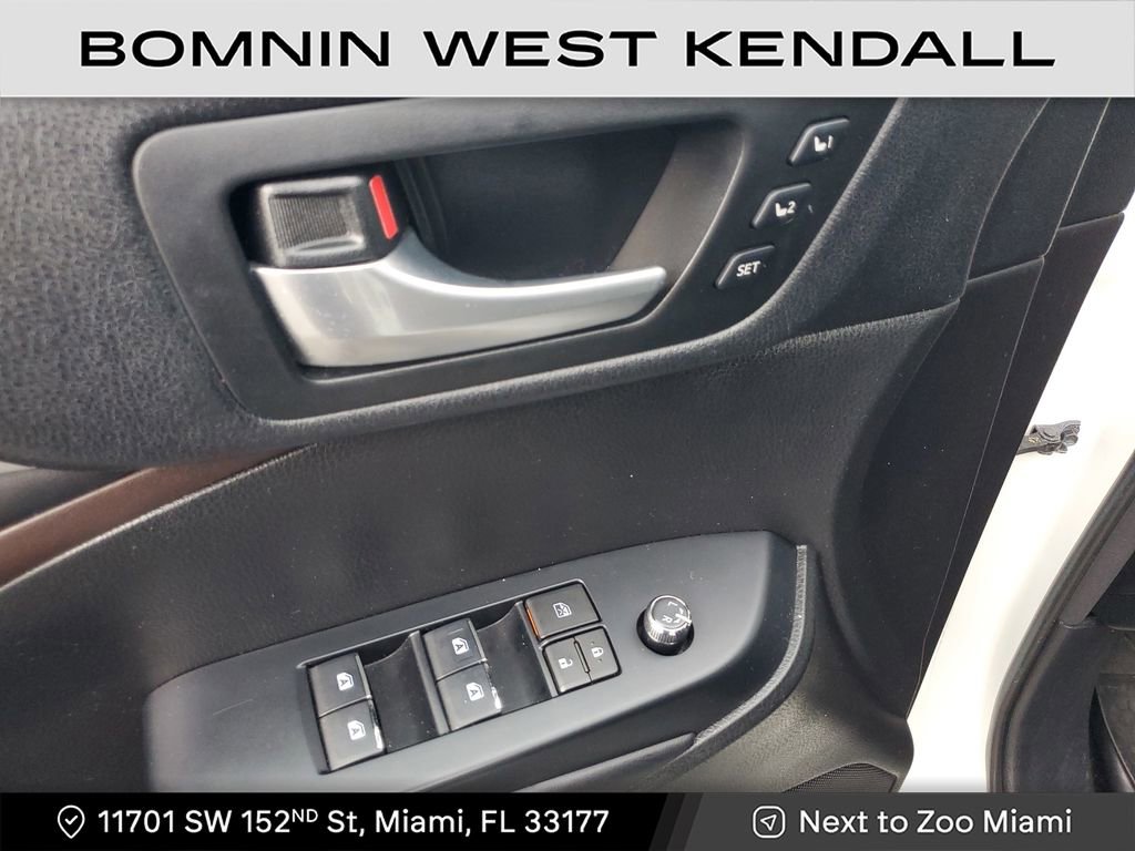 Used 2017 Toyota Highlander Limited image 24