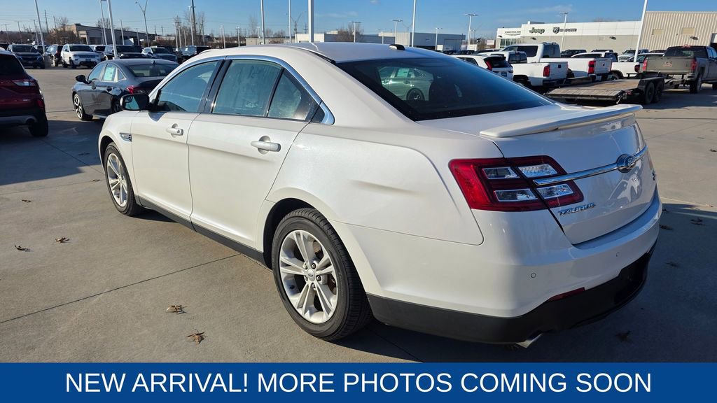 Used 2019 Ford Taurus SEL image 3