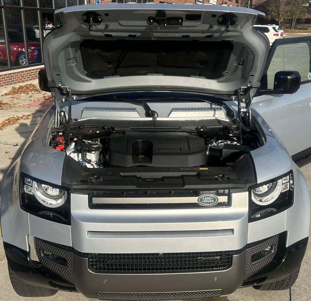 Used 2022 Land Rover Defender 90 X-Dynamic S image 37