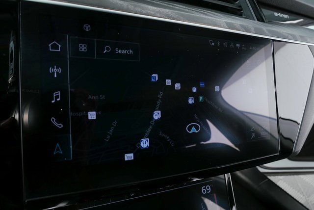 Used 2021 Audi e-tron Premium Plus w/ Premium Plus Package image 14