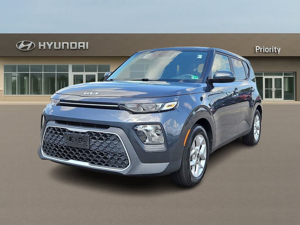 Used 2022 Kia Soul LX w/ Technology Package FWD image 1