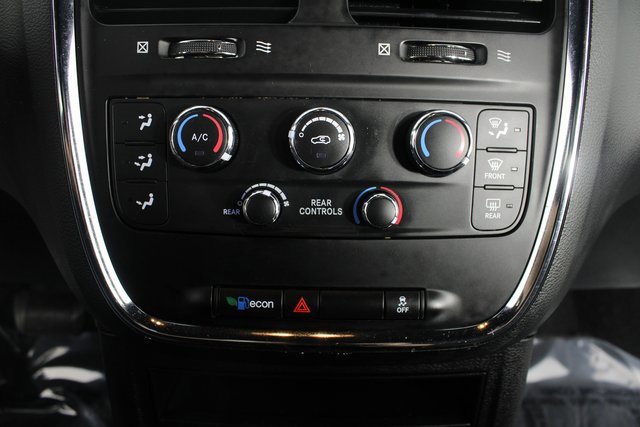 Used 2020 Dodge Grand Caravan SE image 5