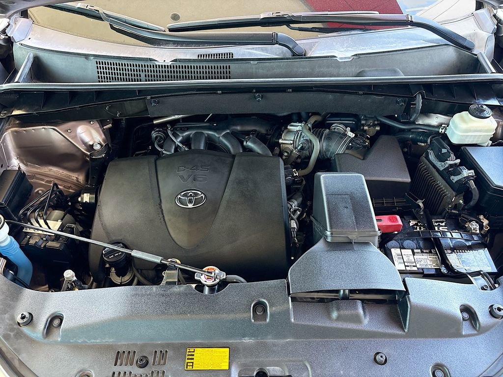 Used 2017 Toyota Highlander XLE AWD/4WD image 29