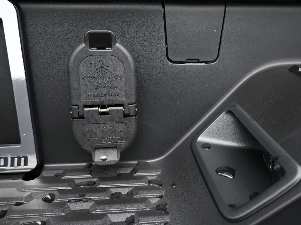 Used 2025 RAM 1500 Big Horn AWD/4WD image 32